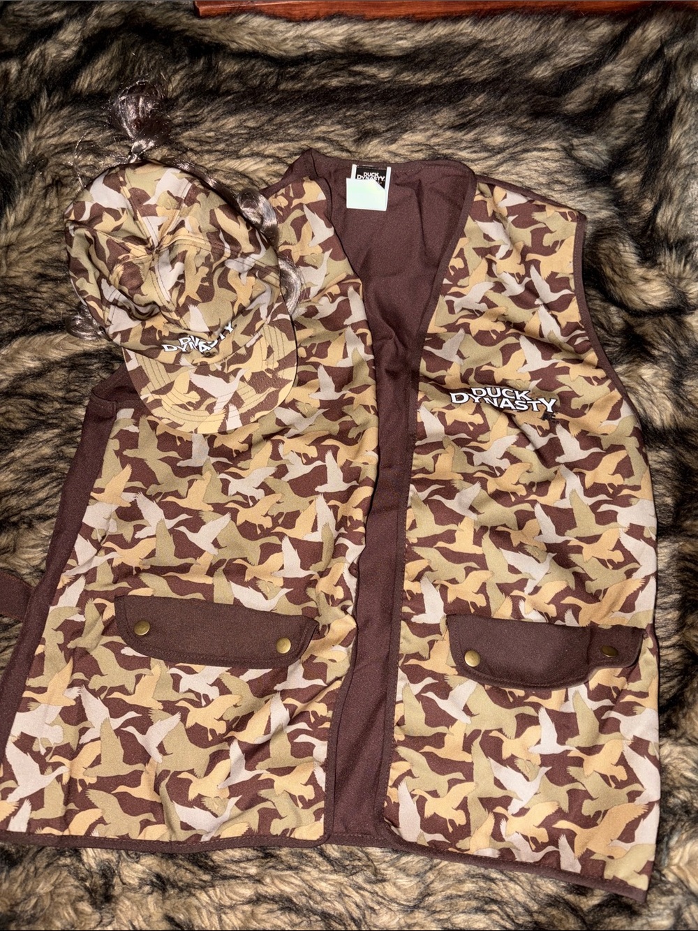 Duck Dynasty Vest Brown Camo Duck Silhouette Novelty A&E With Ponytail Cap